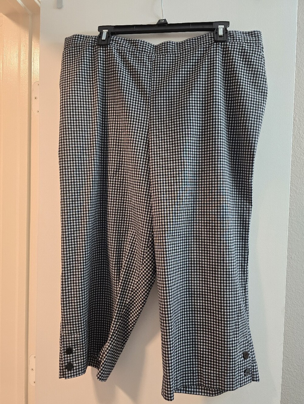 10 Alfred Dunner Black & White Gingham Cropped Pants